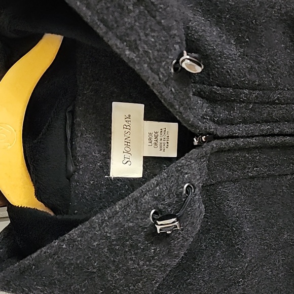 St. JOHN'S BAY Large Wool coat with fur lined hood. - Picture 4 of 4